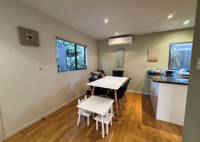  at 2/35 Wairakei Street, Greenlane, Auckland