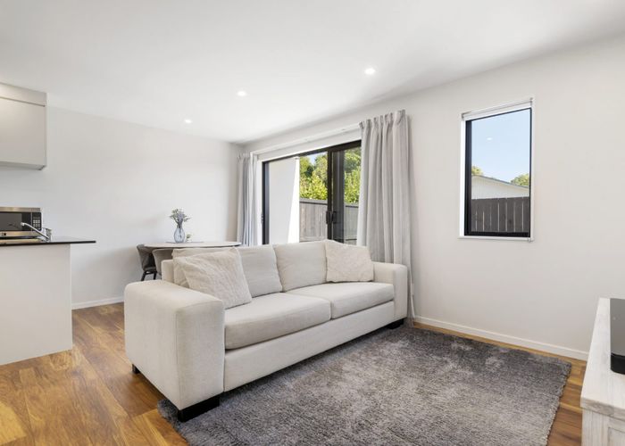  at 2/36 Kaipatiki Road, Glenfield, North Shore City, Auckland