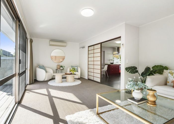  at 2/5 Hanlon Crescent, Narrow Neck, Auckland