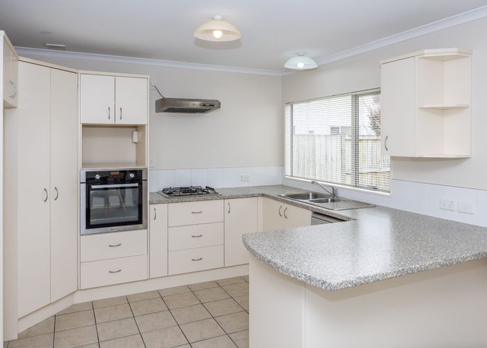  at 24 Rene Way, Huntington, Hamilton