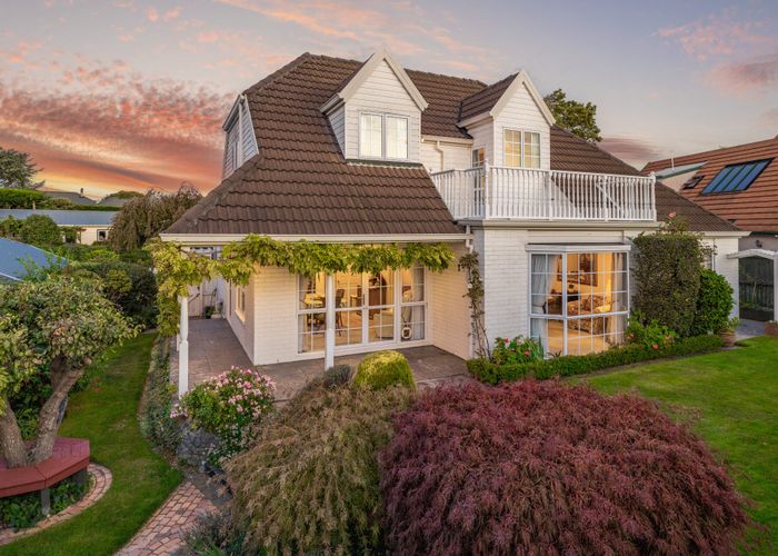  at 88 Lake Terrace Road, Burwood, Christchurch City, Canterbury