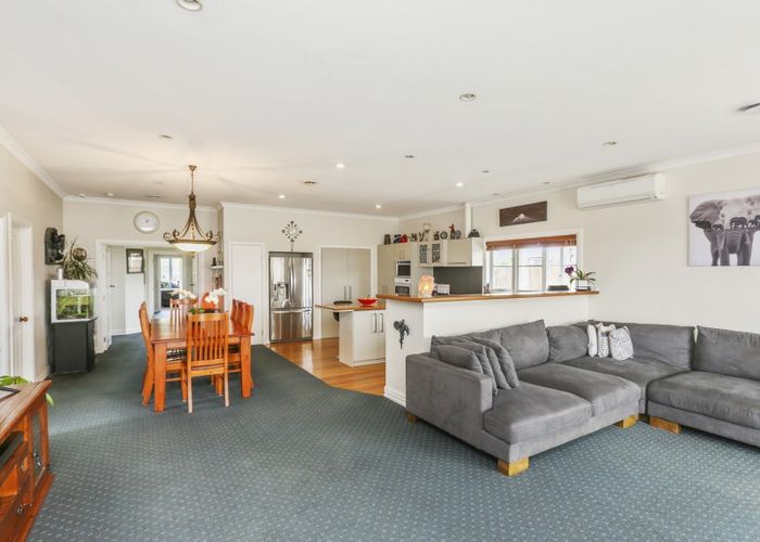  at 104 Pembroke Road West, Pembroke, Stratford