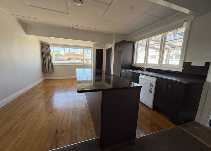  at 76 Wharf Rd, Te Atatu Peninsula, Waitakere City, Auckland