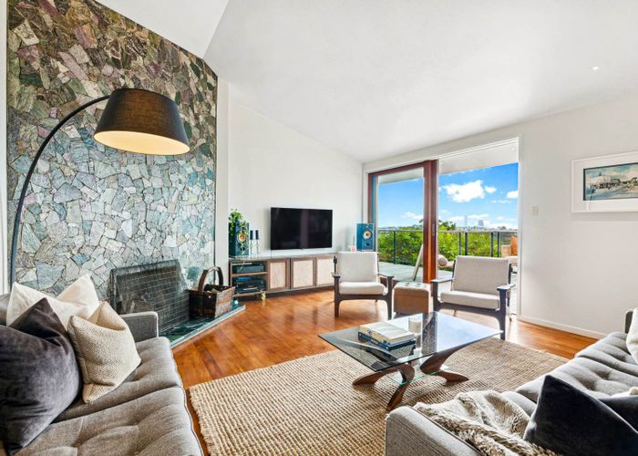  at 50 Exmouth Road, Northcote, Auckland