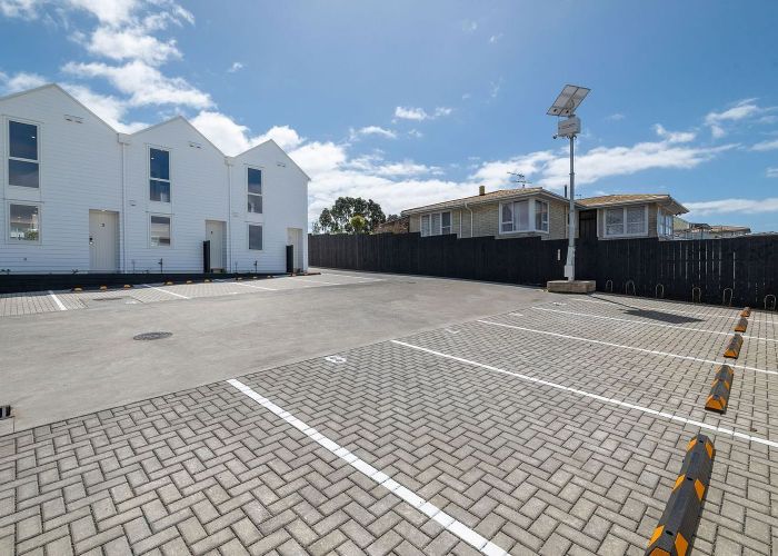  at 18 Commissariat Road, Mount Wellington, Auckland
