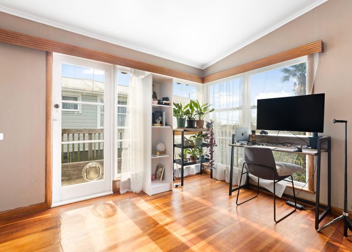  at 6 Merville Avenue, Te Atatu South, Auckland