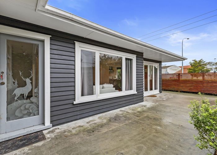  at 297 Dey Street, Hamilton East, Hamilton