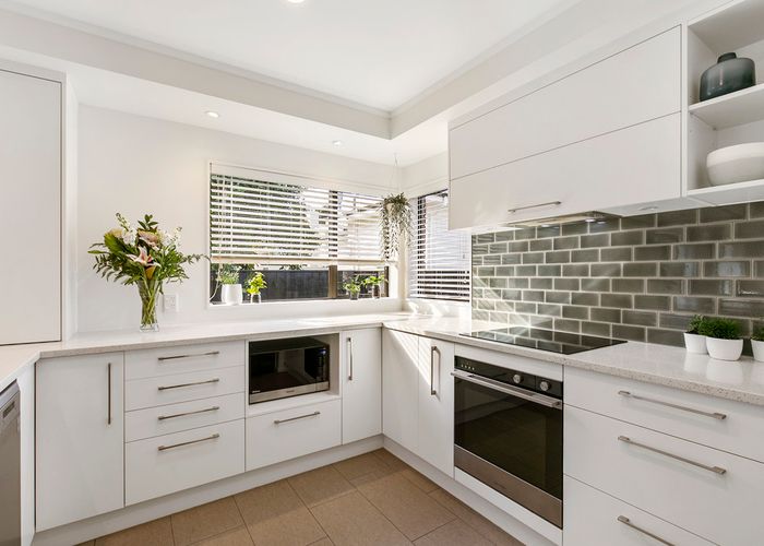  at 2/15 Queensway, Three Kings, Auckland