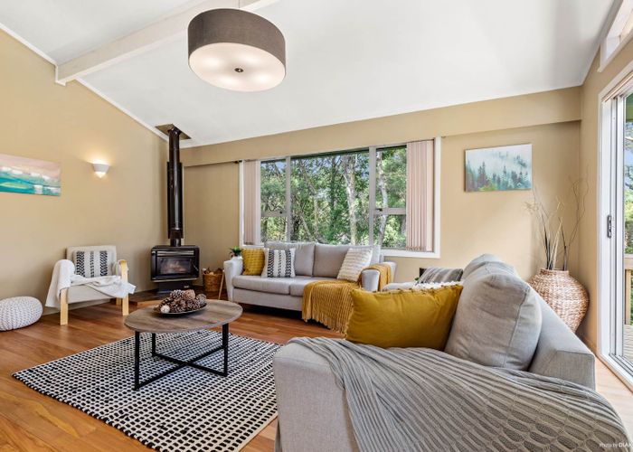  at 21 Brunton Place, Glenfield, Auckland
