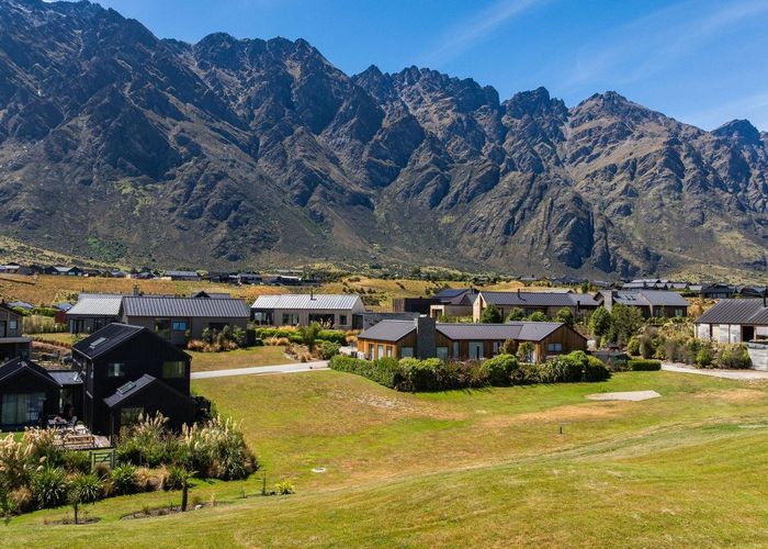  at 33 Cunninghams Drive, Jacks Point, Queenstown-Lakes, Otago