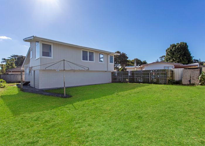  at 15 Edgewater Drive, Pakuranga, Auckland