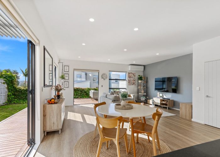  at 18/40 Scarlet Oak Drive, Albany, North Shore City, Auckland