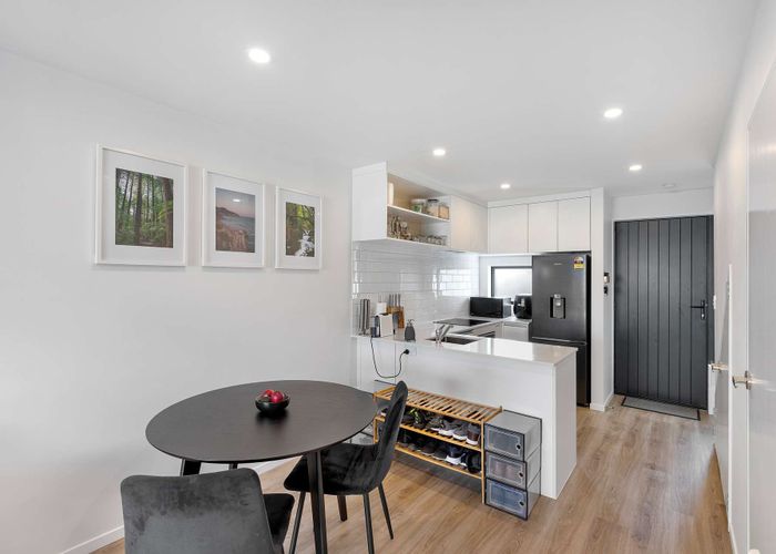  at 5/119 Bruce McLaren Road, Henderson, Waitakere City, Auckland