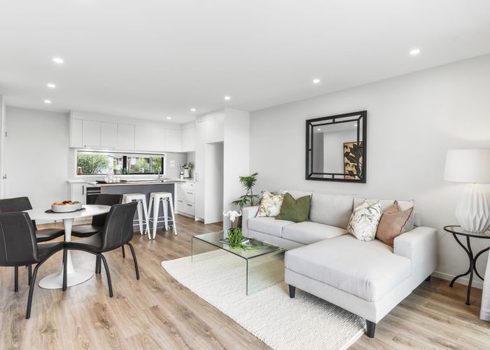 at 2/8 Chivalry Road, Glenfield, Auckland