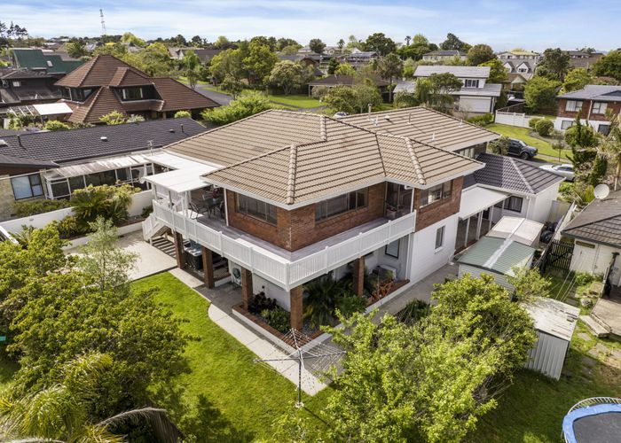  at 4 Lemonwood Place, The Gardens, Auckland