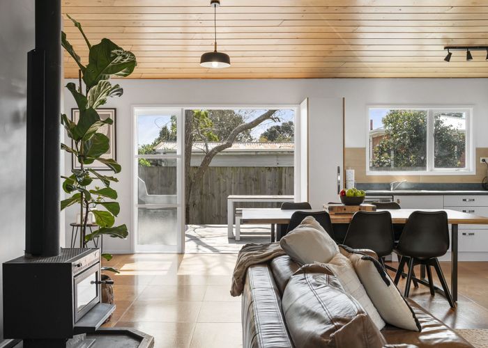  at 1A Stokes Avenue, Te Atatu Peninsula, Waitakere City, Auckland