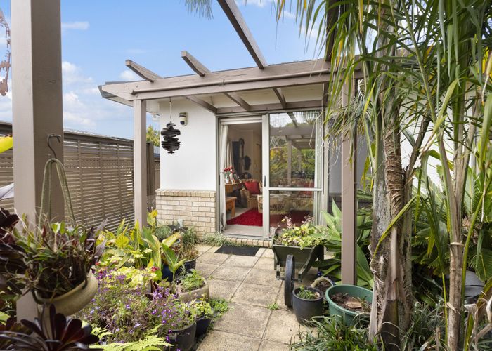  at 15/61 Mays Road, Te Papapa, Auckland