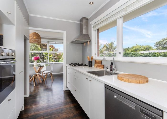  at 8 Currie Avenue, Hillsborough, Auckland City, Auckland