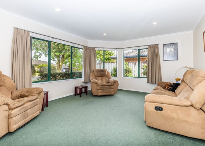  at 17 Portobello Way, Huntington, Hamilton