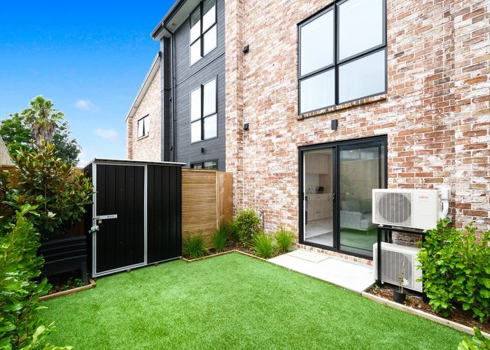  at 10/57 Taikata Road, Te Atatu Peninsula, Waitakere City, Auckland