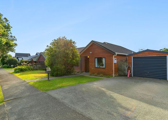  at 6 Westridge, Camborne, Porirua