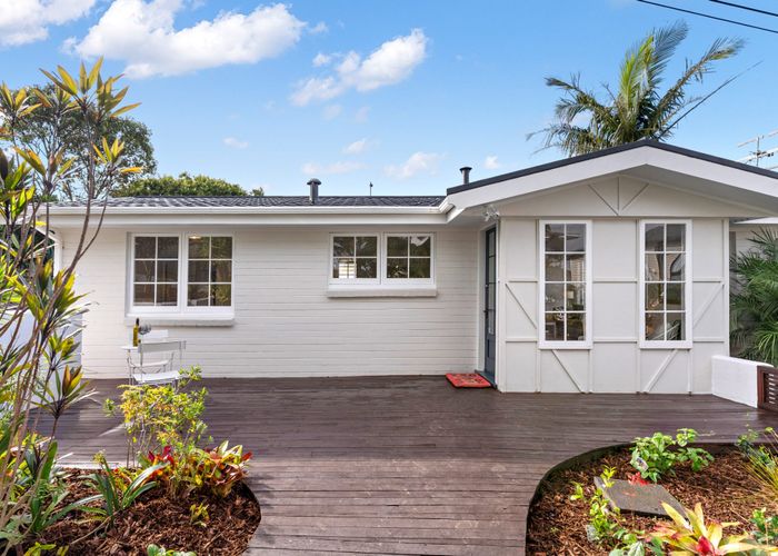  at 1/235 Sunset Road, Sunnynook, Auckland