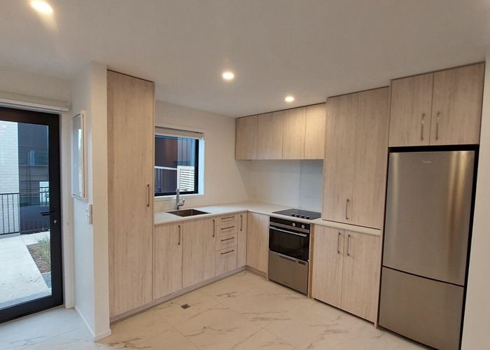  at 6/21 Awaroa Road, Sunnyvale, Auckland