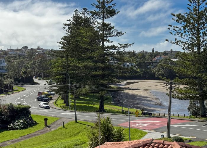  at 1/918 Beach Road, Waiake, North Shore City, Auckland