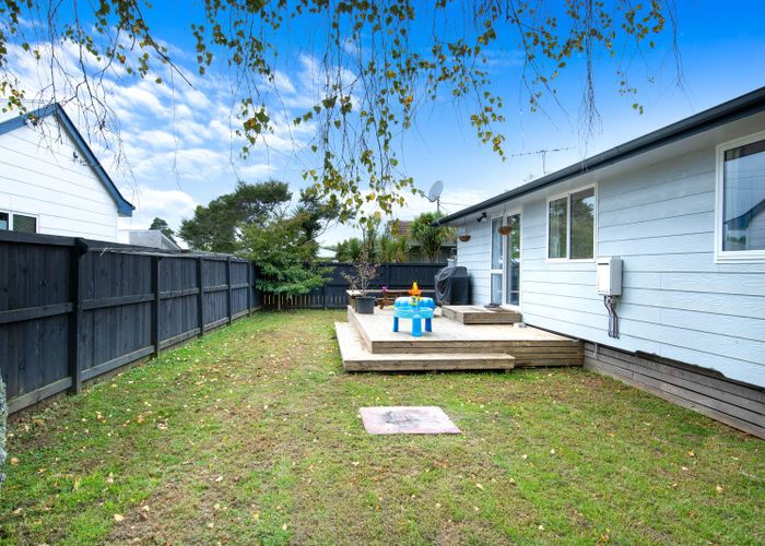  at 2/17 Glen Road, Ranui, Auckland