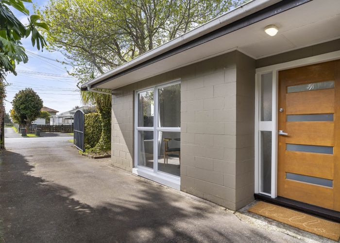  at 1/28 Wairau Avenue, Avondale, Auckland