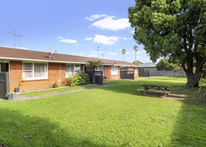  at 8 Dinglebank Road, Mount Wellington, Auckland
