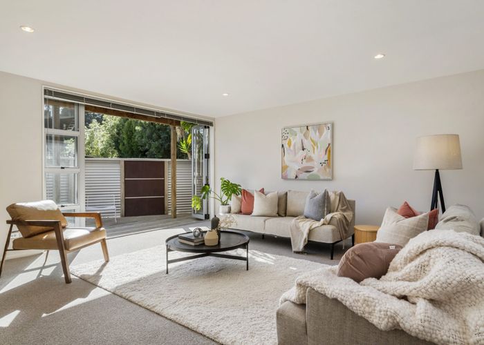  at 6 Zion Road, Birkenhead, Auckland