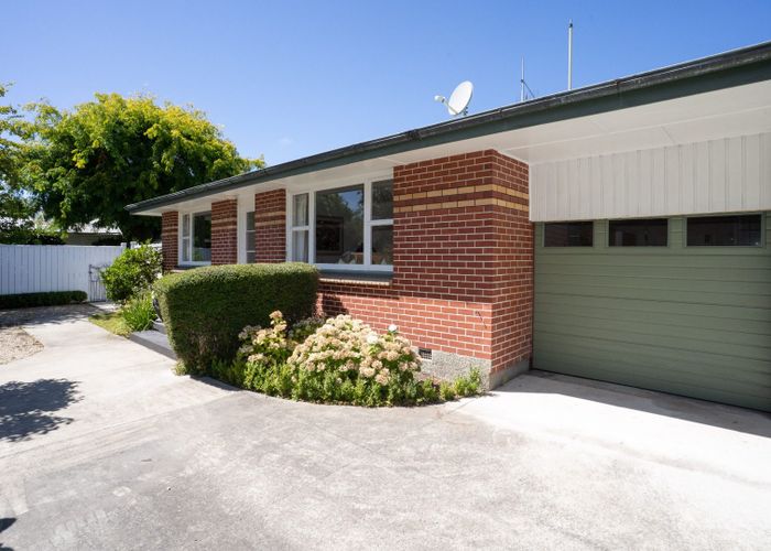 at 2/10 Bretts Road, St Albans, Christchurch