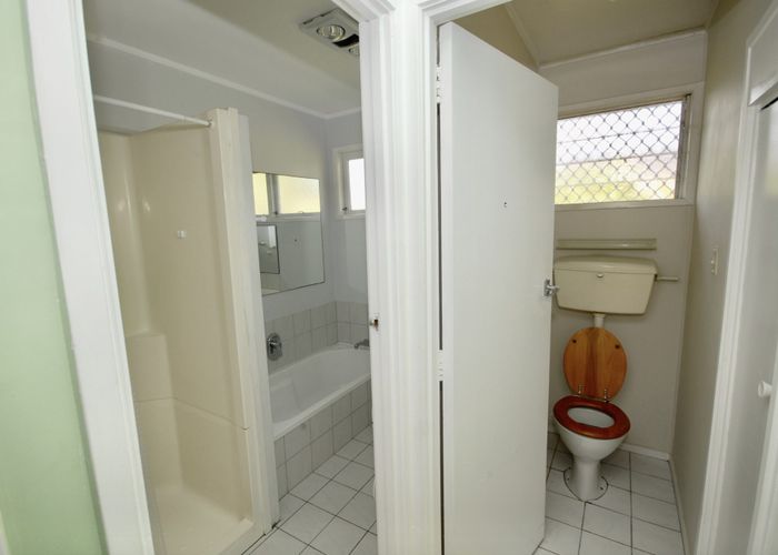  at 2 Linwood Avenue, Forrest Hill, Auckland