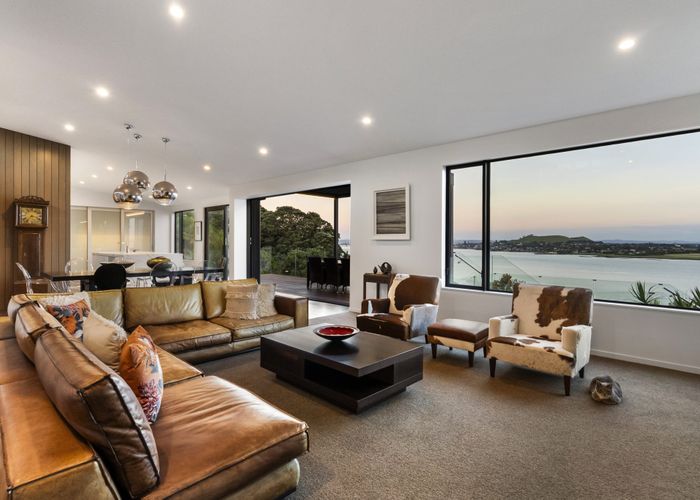  at 8 Saran Place, Hillsborough, Auckland City, Auckland