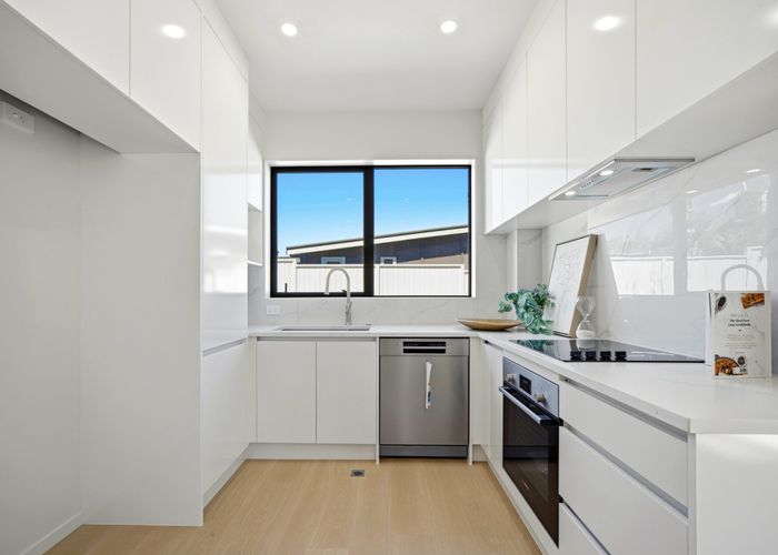  at 2/2 Coronation Street, Belmont, North Shore City, Auckland