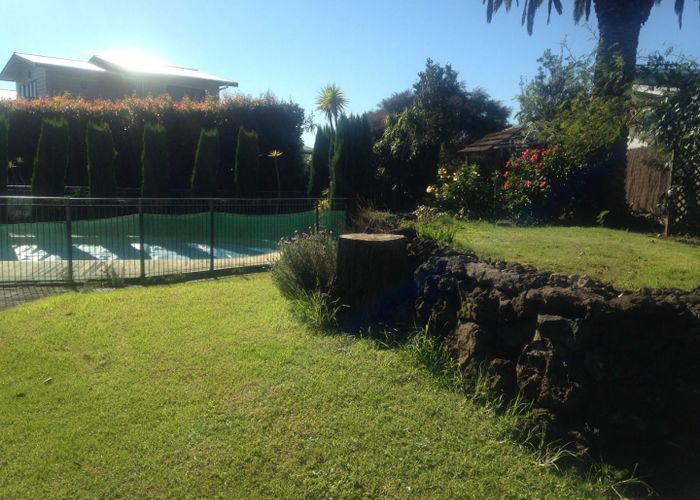  at 8 Boyd Avenue, Mangere Bridge, Auckland