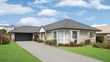  at 8 Headcorn Place, Botany Downs, Auckland