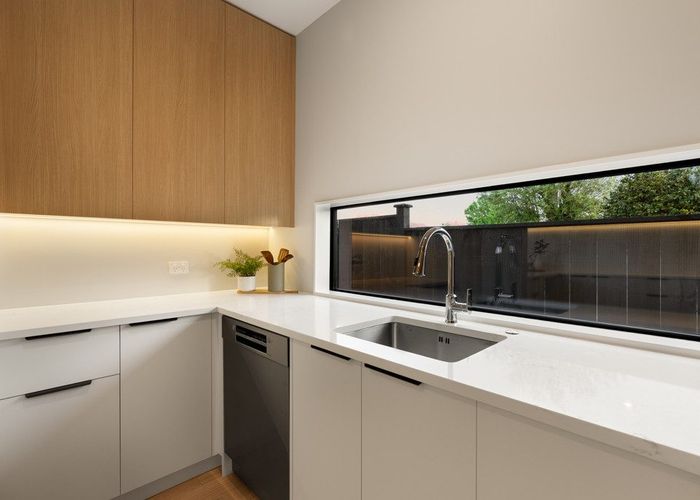  at 8A Catalina Crescent, Forrest Hill, North Shore City, Auckland