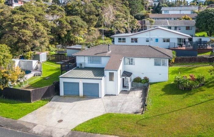  at 2 Stallard Place, Glen Eden, Auckland
