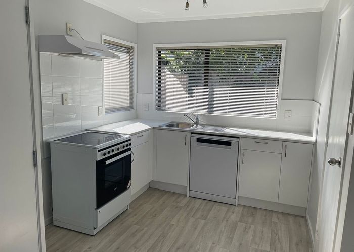  at 2/40 Saxon Street, Waterview, Auckland City, Auckland