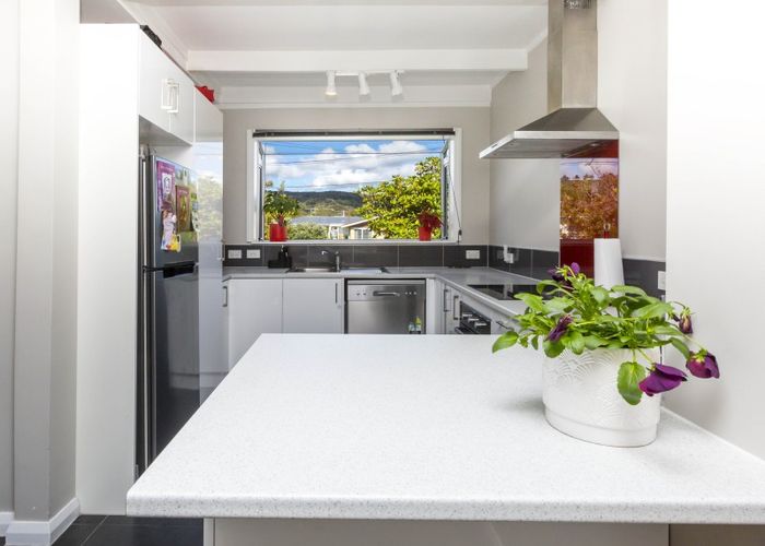  at 2 Oxford Crescent, Ebdentown, Upper Hutt