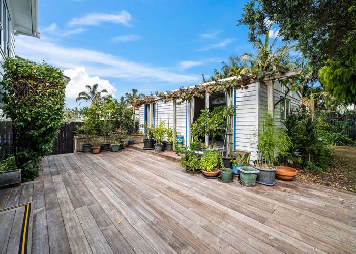  at 10 Riro Street, Point Chevalier, Auckland