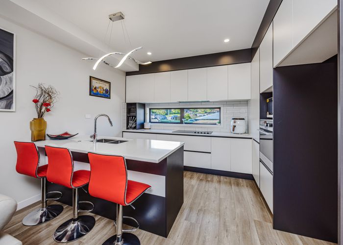  at 2/5 Ayr Road, Pakuranga Heights, Manukau City, Auckland