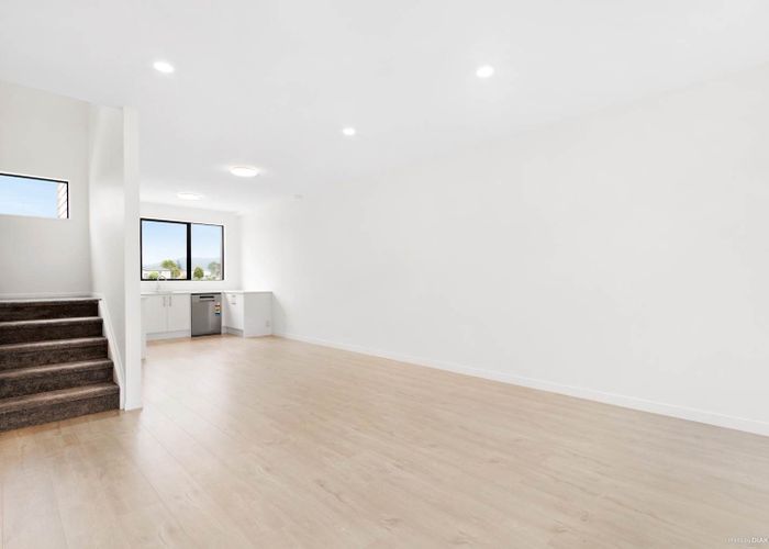  at 40 Bloom Crescent, Sunnyvale, Auckland