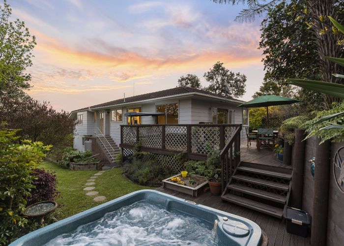  at 35 Normanton Street, Glenfield, Auckland