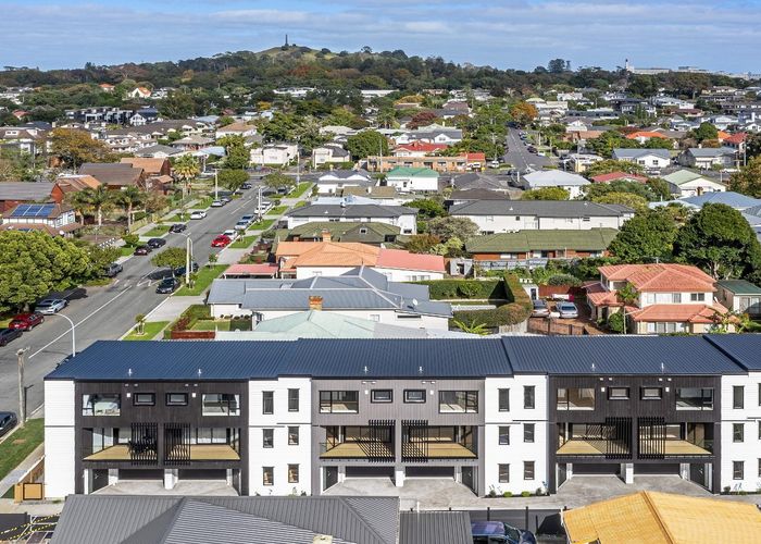  at 16 Mapau Road, Greenlane, Auckland City, Auckland