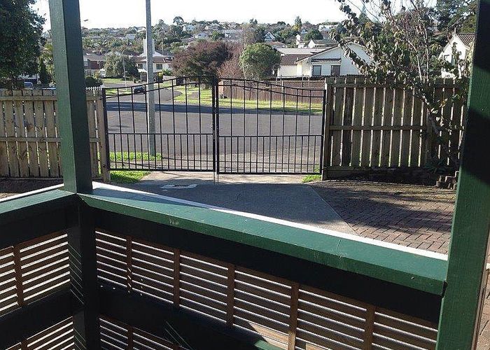  at 48 De Quincey Terrace, Highland Park, Manukau City, Auckland