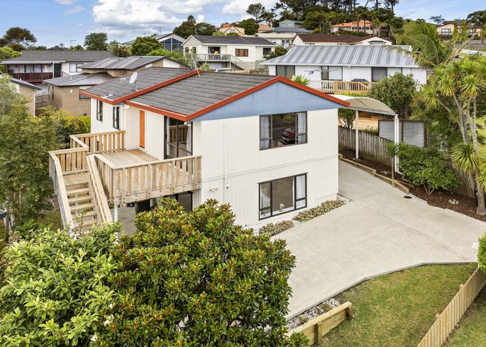  at 2/2 Grenadine Place, Unsworth Heights, North Shore City, Auckland