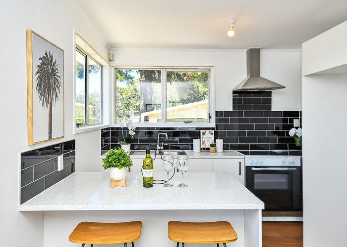  at 33 Killington Crescent, Mangere, Manukau City, Auckland